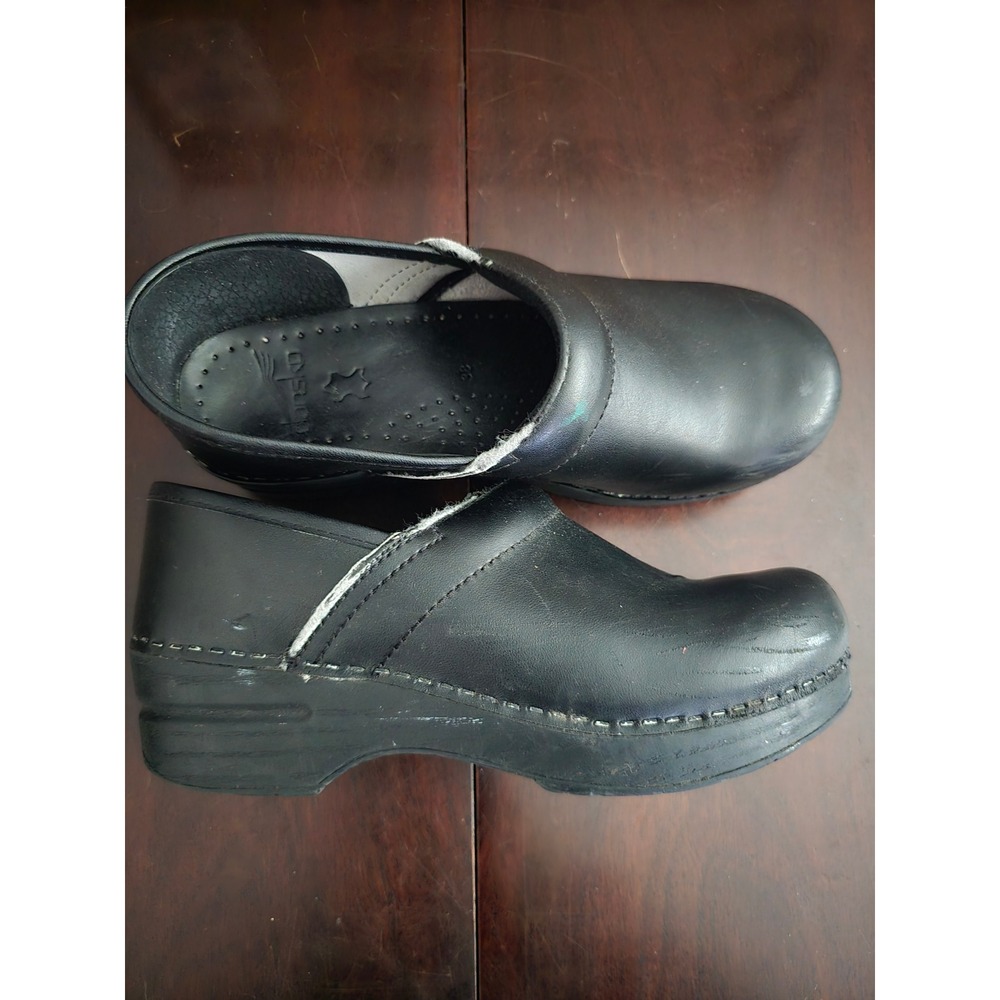 Dansko Professional Black Leather Clogs Womens Size 38 Slip On Nursing Shoes 7.5